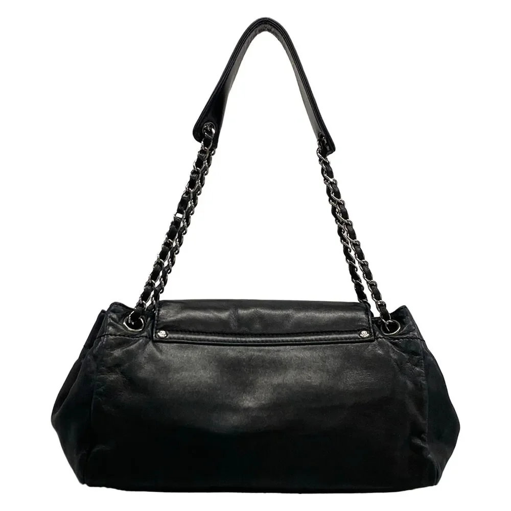 CHANEL shoulder bag